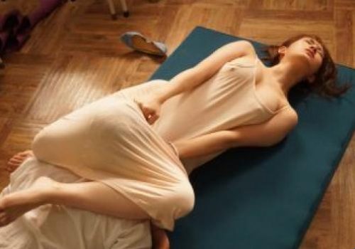 Cô giáo nóng bỏng khiến cậu học trò thèm khát đụ