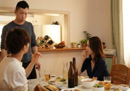 Ghé thăm nhà bạn và say đắm vì mẹ bạn nóng bỏng